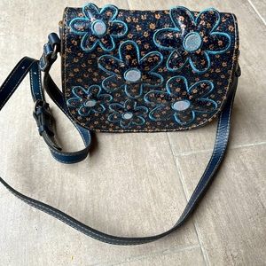 Vintage Patricia Nash Saddle Bag floral design leather Daisy embellishment front